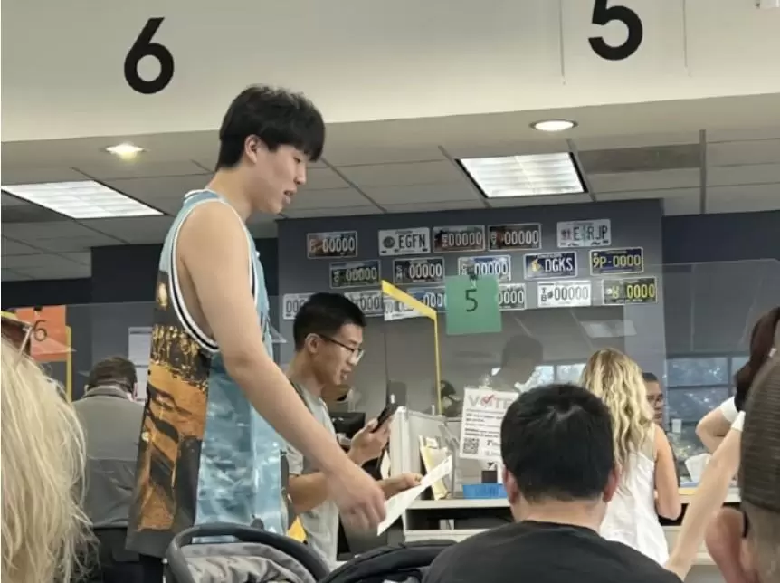 媒体人：杨瀚森每天都在好好训练，顺便也在学习驾照方便通勤