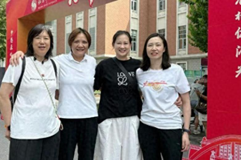 中国女排四大功勋聚会，两人曾担任队长，一人如今已官至正厅级 (http://www.armanice.com/) 体育 第1张