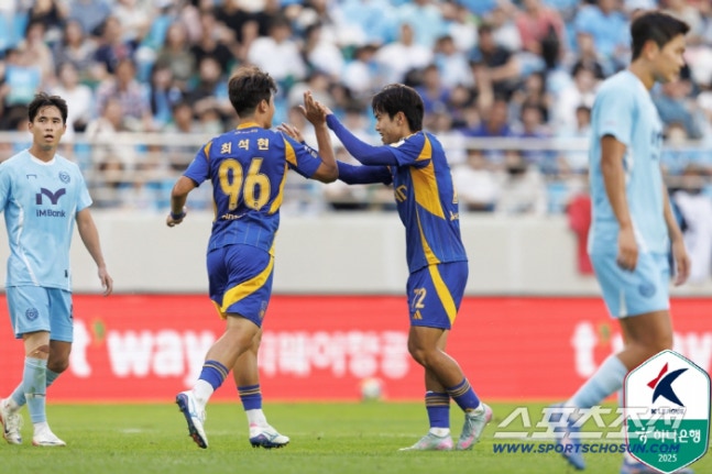 韩足晚报（2025.9.27）——生死战前放下教鞭，金鹤范无奈下课 (http://www.armanice.com/) 体育 第8张
