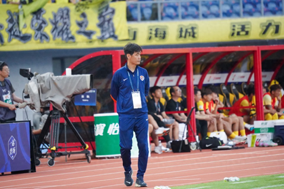 保级战压哨绝平！媒体人：李霄鹏不适合再执教，亚泰海牛都疯了 (http://www.xuexiaoyu.cn/) abs 第1张