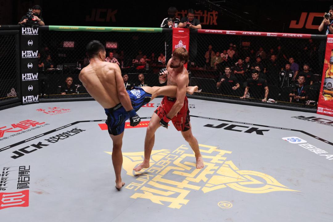 昨晚，那尔太25秒闪电战TKO胜利，延续不败神话！ (http://www.armanice.com/) 体育 第3张