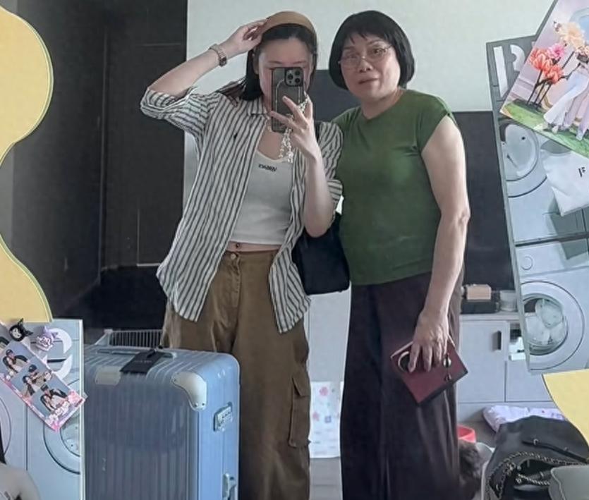 范志毅妈妈和孙女游轮旅行，70多岁很时髦，剪学生头发型气质不俗 (http://www.chichengjiaxiao.cn/) 体育 第1张