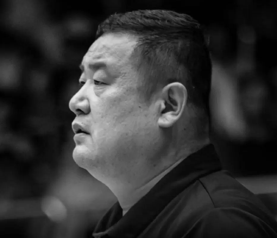 哀悼！青岛男篮讣告：徐长锁因病医治无效去世，享年54岁