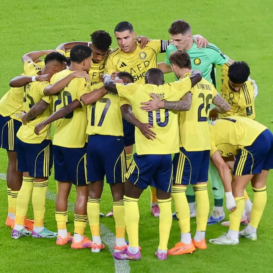 杯赛遭淘汰,C罗晒照鼓励队友:我们昂首挺立,携手前行 杯赛遭淘汰,C罗晒照鼓励队友:我们昂首挺立,携手前行