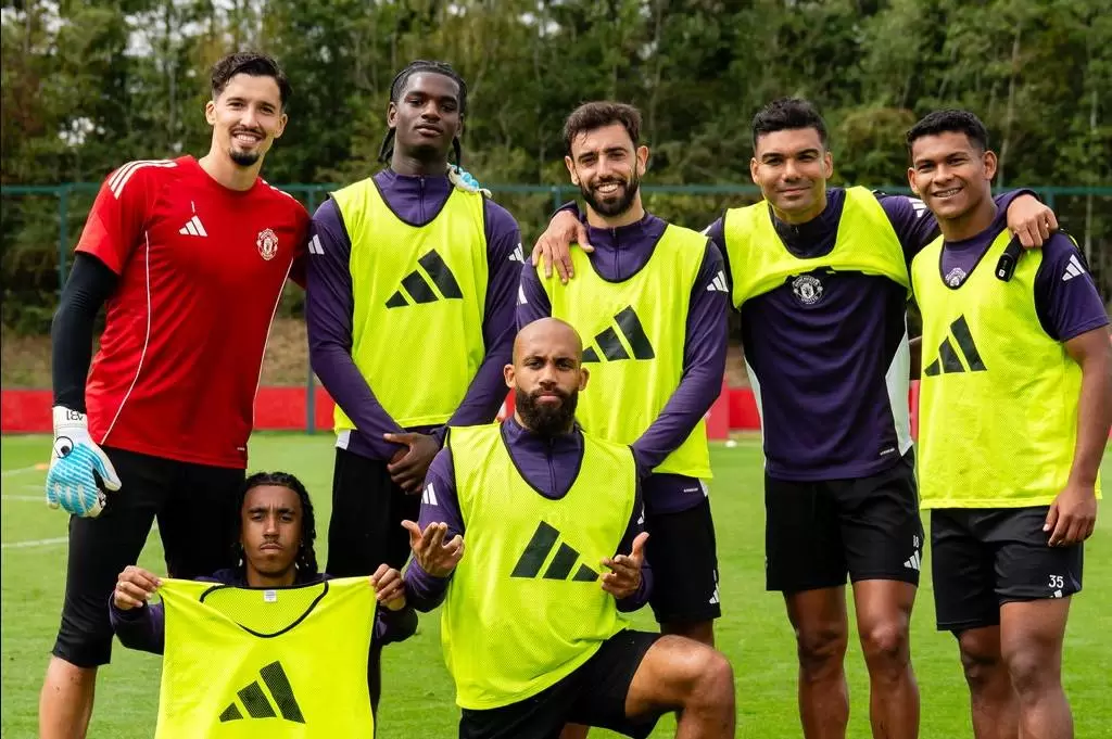 英媒:曼联本赛季的凝聚力非常好;卡塞米罗经常帮助年轻球员 英媒:曼联本赛季的凝聚力非常好;卡塞米罗经常帮助年轻球员