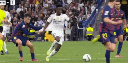 佩德里奋力拉拽维尼修斯球衣,古利特:他应被直红罚下,而不是黄牌 pet 第2张-傲来网 佩德里奋力拉拽维尼修斯球衣,古利特:他应被直红罚下,而不是黄牌 (https://www.olegood.com/) pet 第2张