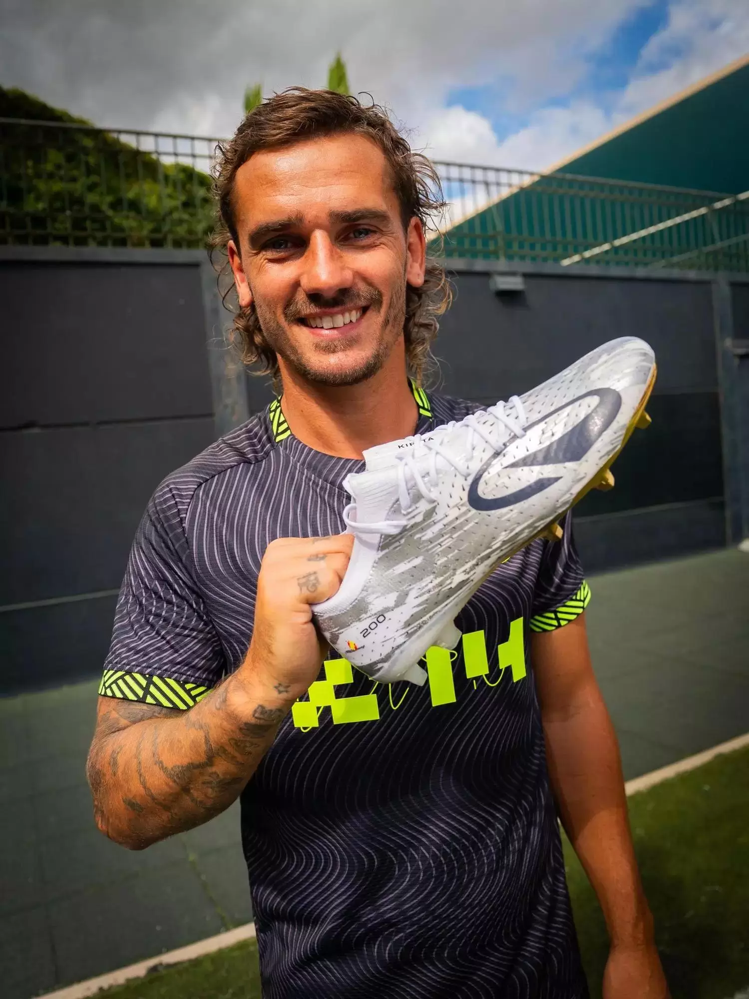 格列兹曼为马竞打入第200球,迪卡侬推出限量200双纪念战靴 格列兹曼为马竞打入第200球,迪卡侬推出限量200双纪念战靴