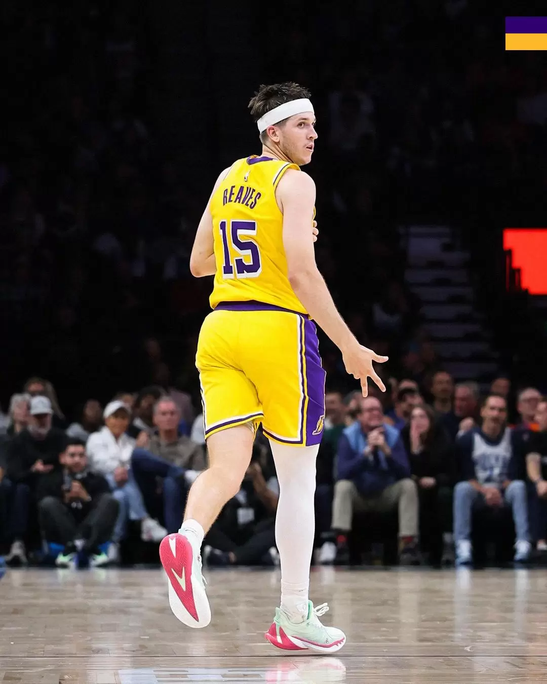 肯尼-史密斯:里夫斯就是下一个林书豪&年轻版东契奇 肯尼-史密斯:里夫斯就是下一个林书豪&年轻版东契奇