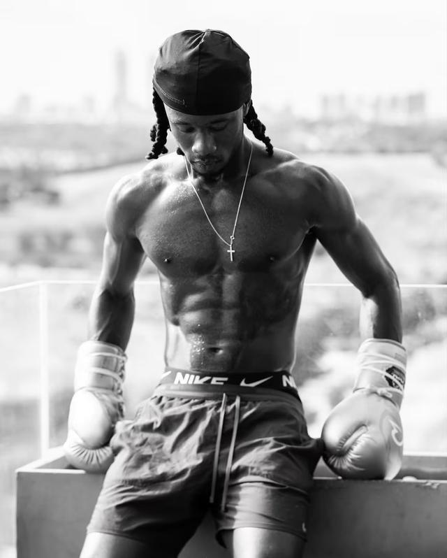 肌肉线条完美，卡马文加晒出自己练习拳击的照片 (https://www.olegood.com/) pet 第2张