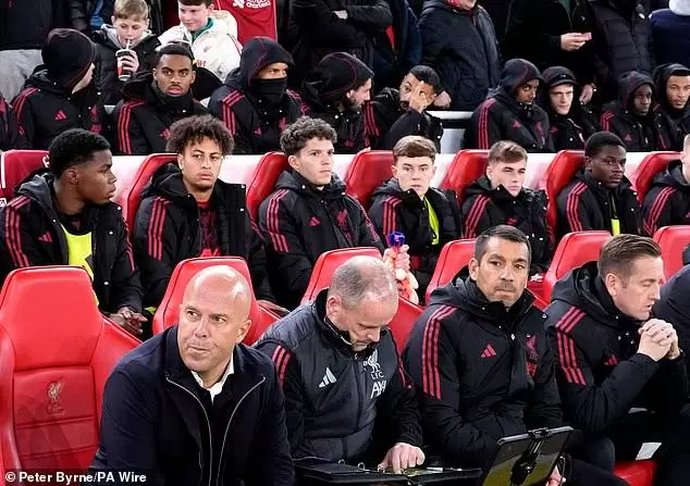 邮报:斯洛特在轮换方面自毁前程,早早出局是对传统的不尊重 邮报:斯洛特在轮换方面自毁前程,早早出局是对传统的不尊重