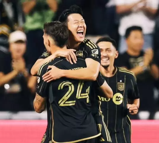 孙兴慜赛后庆祝:一个重要的开始,与球队一起赢得伟大胜利 孙兴慜赛后庆祝:一个重要的开始,与球队一起赢得伟大胜利