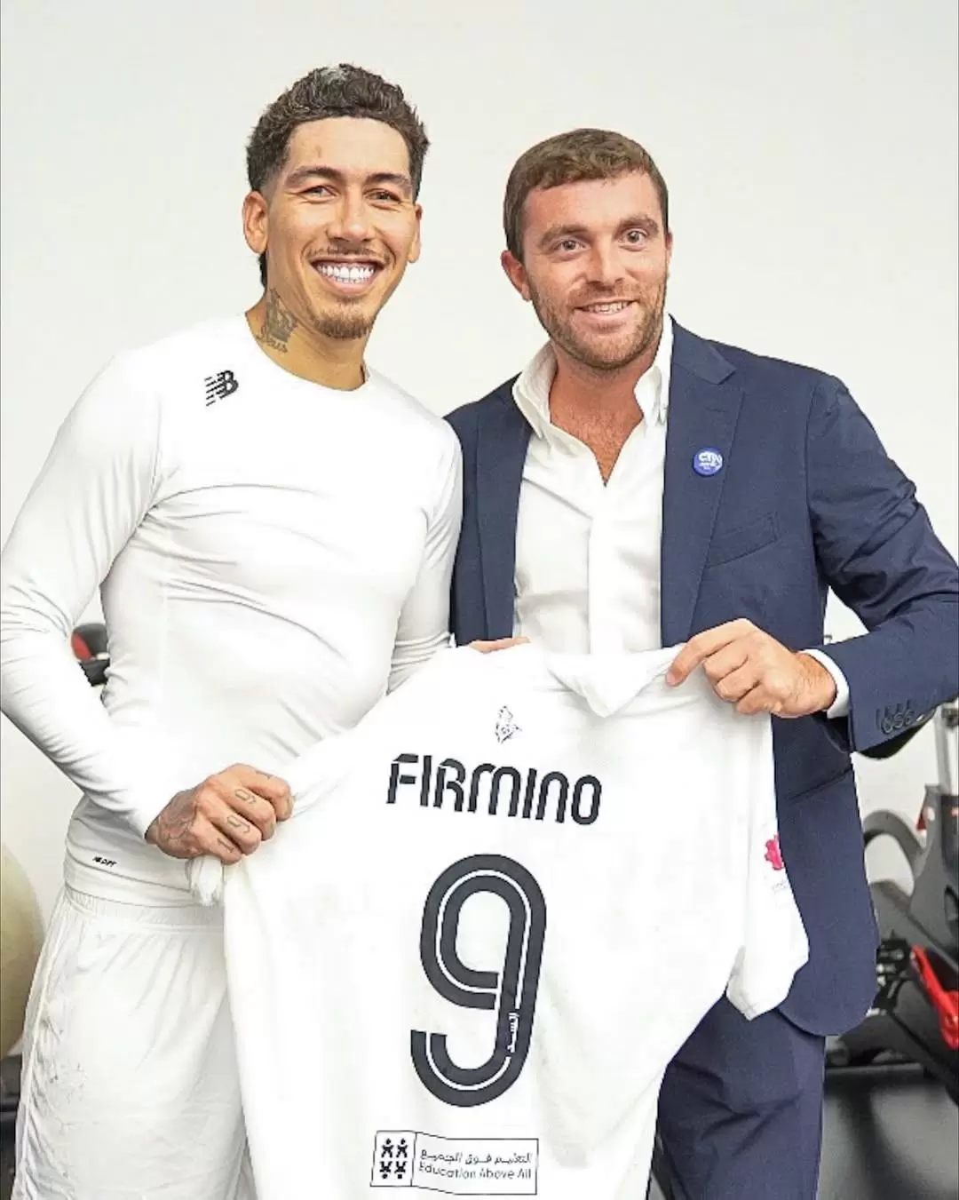 现场观看完菲尔米诺比赛后,罗马诺分享与他的合照 现场观看完菲尔米诺比赛后,罗马诺分享与他的合照