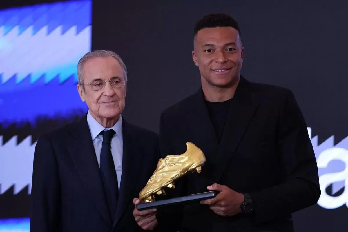 姆巴佩:这是我第一次获得欧洲金靴奖,希望明年还能再拿奖 姆巴佩:这是我第一次获得欧洲金靴奖,希望明年还能再拿奖