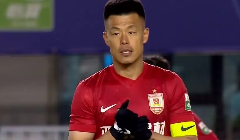 里程碑,亚泰37岁前锋谭龙已在中超出战200场比赛 里程碑,亚泰37岁前锋谭龙已在中超出战200场比赛