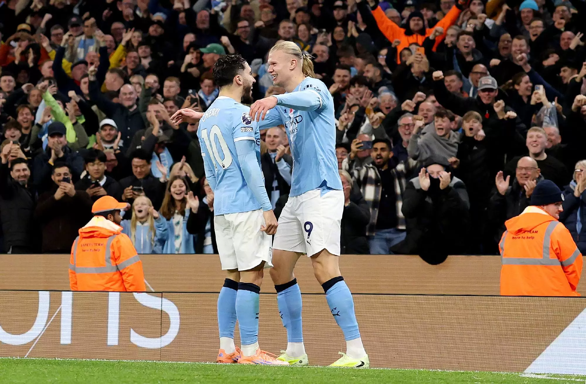 詹俊：伯恩茅斯在客场踢高位逼抢，这让曼城防反打得有声有色