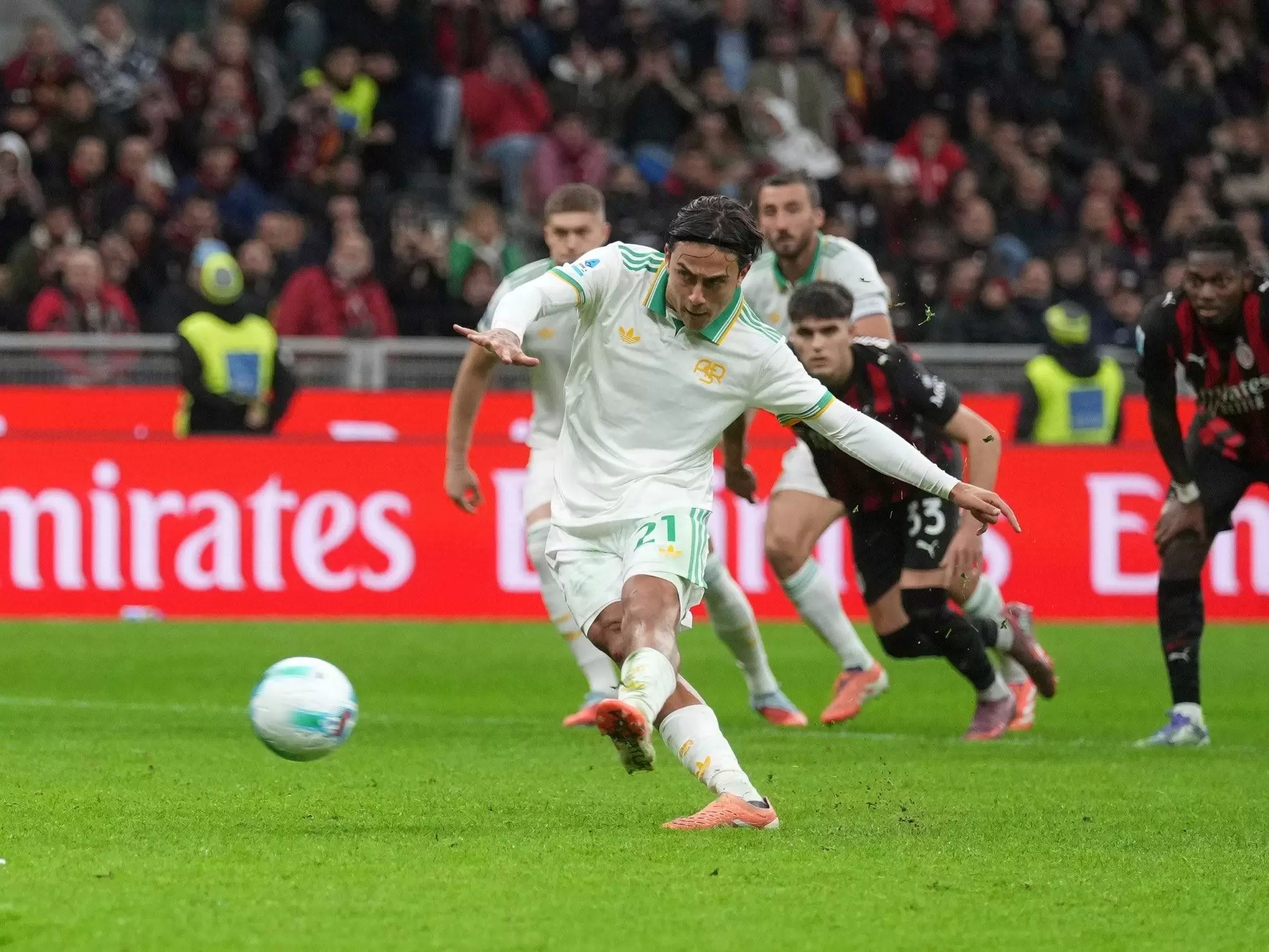 意媒：迪巴拉周二接受伤势检查，铁定无缘罗马本周两场比赛