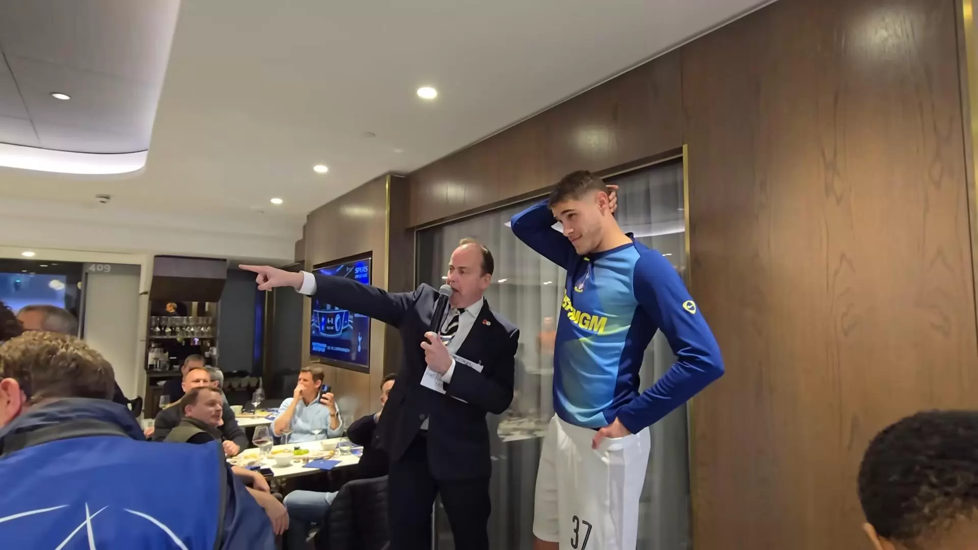 范德芬:教练赛季初希望我能进五个球;我和罗梅罗是兄弟 范德芬:教练赛季初希望我能进五个球;我和罗梅罗是兄弟