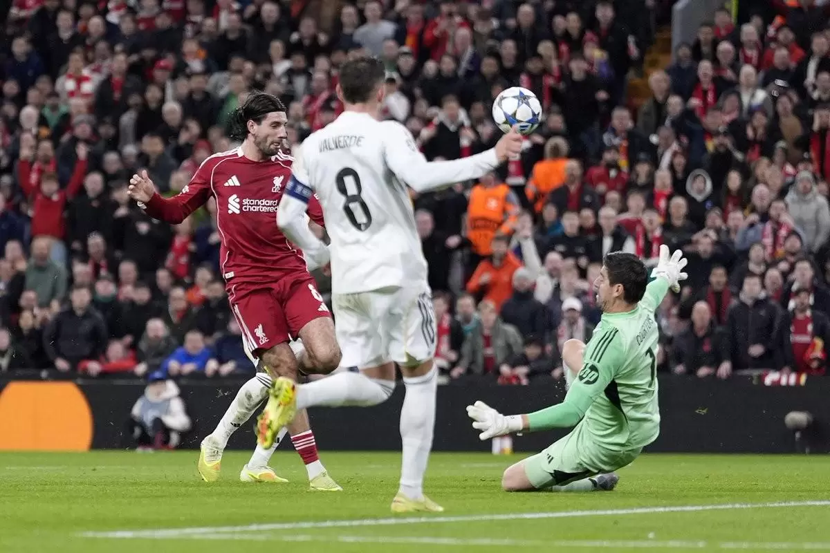 库尔图瓦昨夜对利物浦扑救8次,欧冠生涯仅次于22年决赛的9次 库尔图瓦昨夜对利物浦扑救8次,欧冠生涯仅次于22年决赛的9次