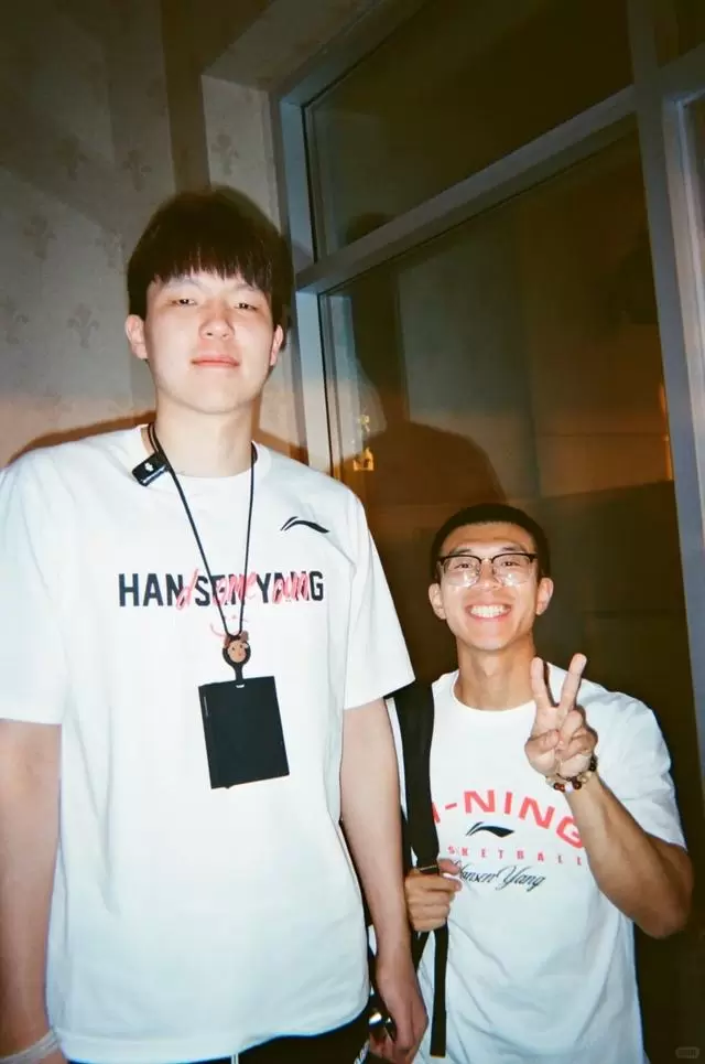 杨瀚森翻译刘禹铖澄清:翻译是本职工作,望大家对瀚森多些耐心 杨瀚森翻译刘禹铖澄清:翻译是本职工作,望大家对瀚森多些耐心