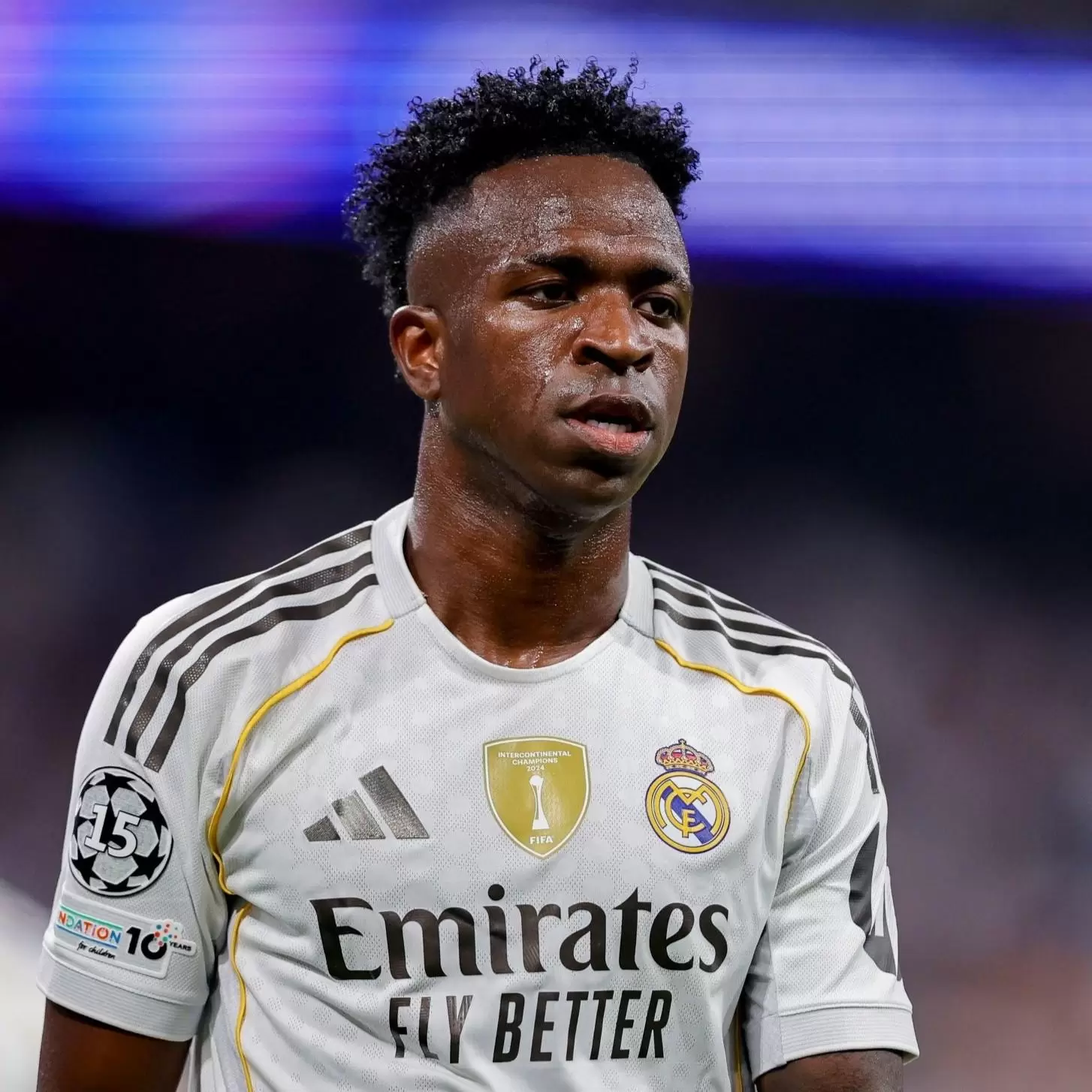 六台：维尼修斯下赛季留队可能性极低，皇马要价至少1.5亿欧