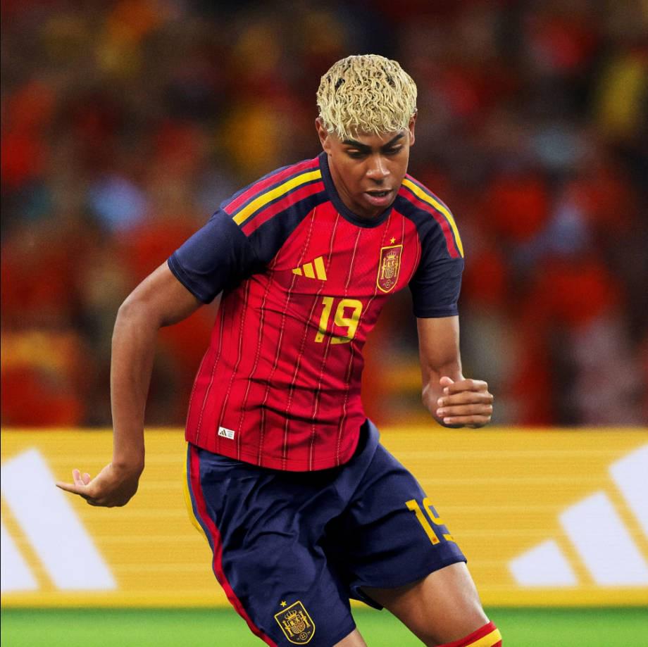 西班牙2026年世界杯球衣：红色底+海军蓝衣袖搭配红黄色条纹 (https://www.olegood.com/) 体育 第5张