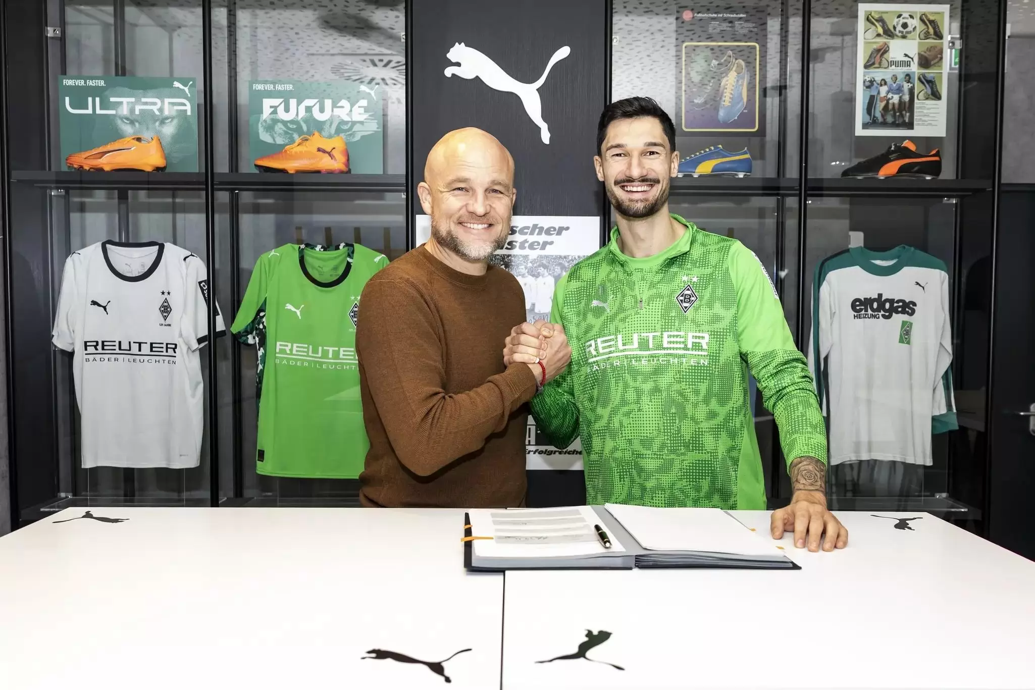 官方:门兴与队长克莱因丁斯特续约至2029年 官方:门兴与队长克莱因丁斯特续约至2029年