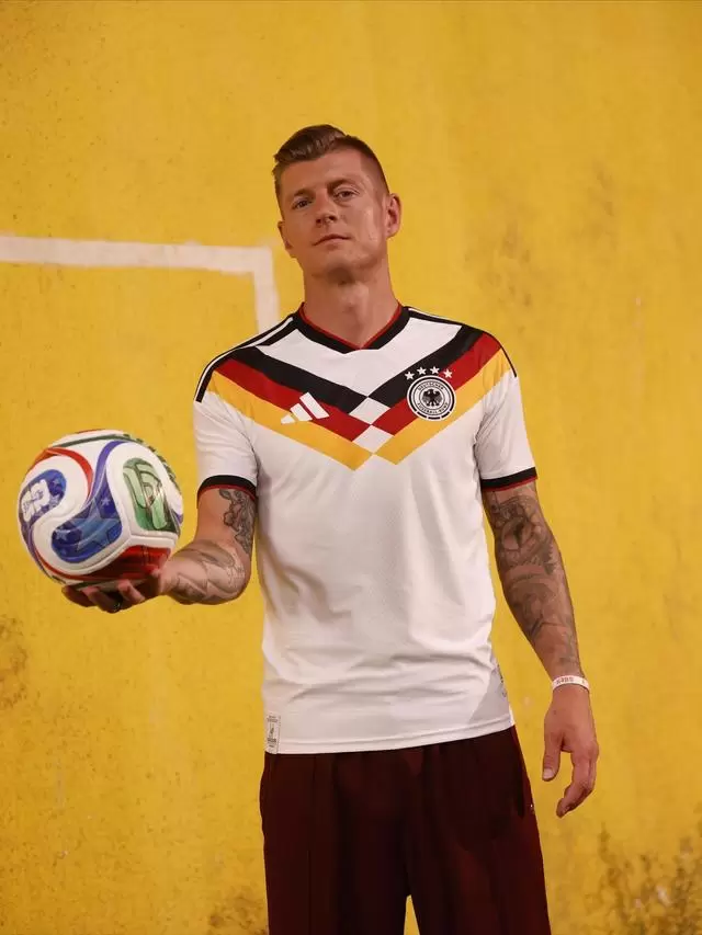 克罗斯晒2026年世界杯德国战袍:这件球衣确实很有吸引力 克罗斯晒2026年世界杯德国战袍:这件球衣确实很有吸引力