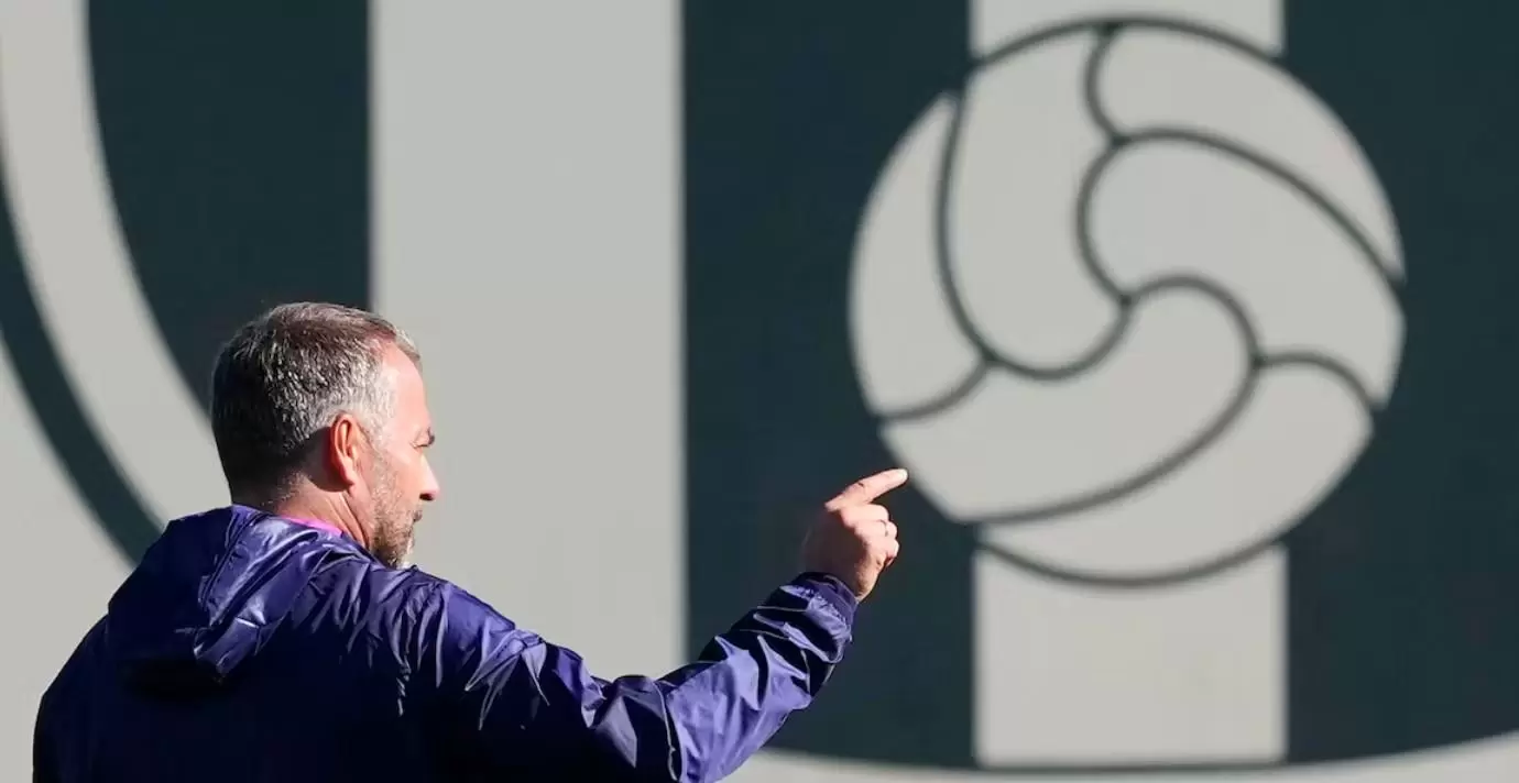 阿斯:巴萨本赛季球场外事务增多,弗里克比上赛季更加情绪化 阿斯:巴萨本赛季球场外事务增多,弗里克比上赛季更加情绪化