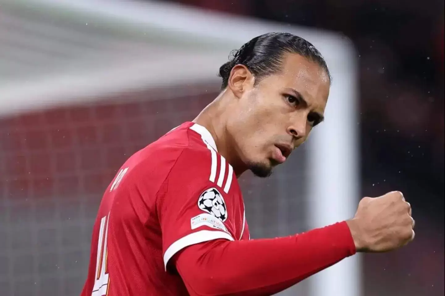 TA：范戴克认为发言是队长的重要职责，这帮队友减轻了压力