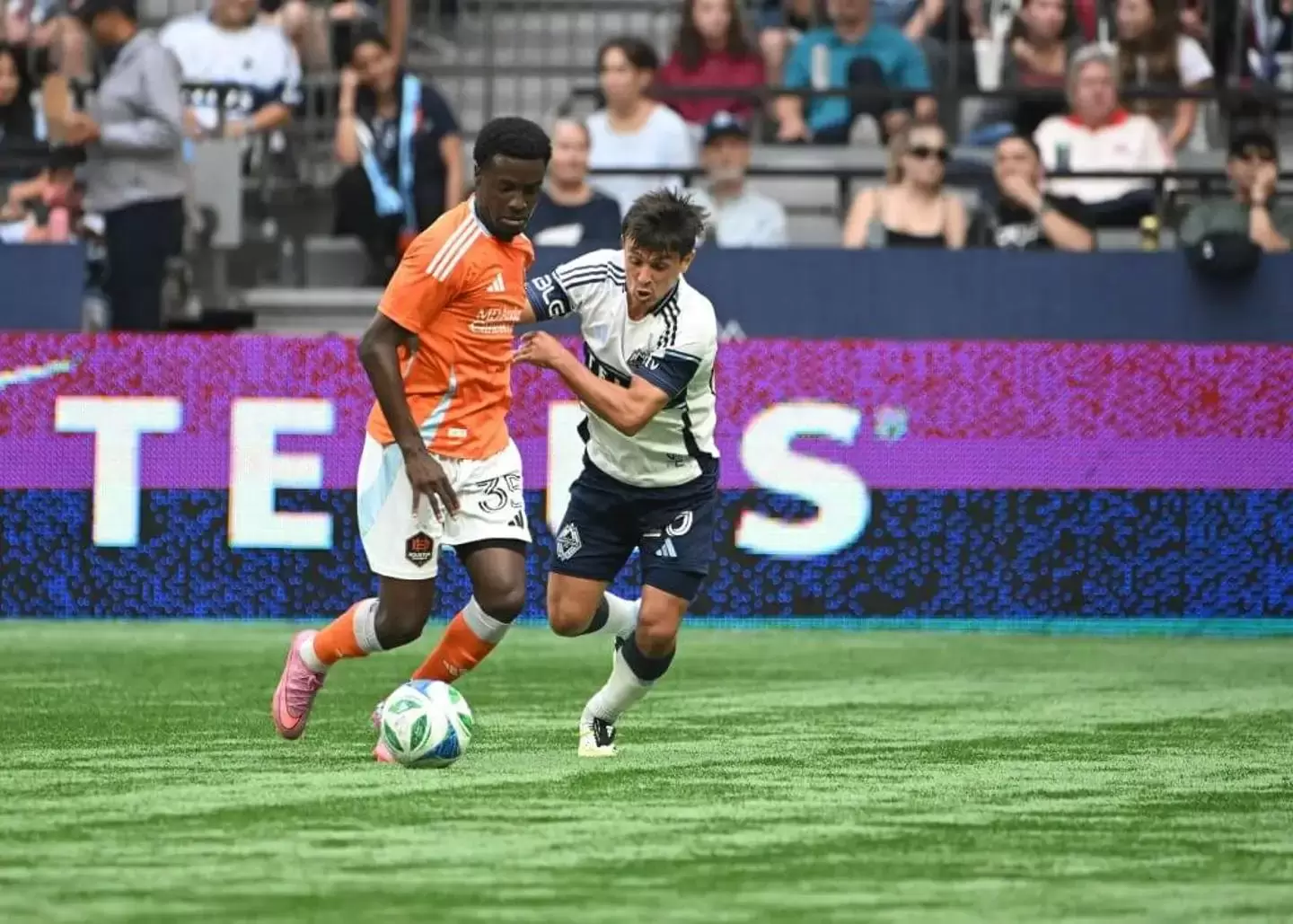 TA:休斯顿中场雷恩斯引人注目,尤文和城市集团都已进行联系 TA:休斯顿中场雷恩斯引人注目,尤文和城市集团都已进行联系