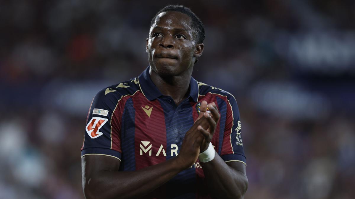 每体：巴萨仍是埃永的首选下家，皇马和曼联也在进行关注 (https://www.olegood.com/) 体育 第1张