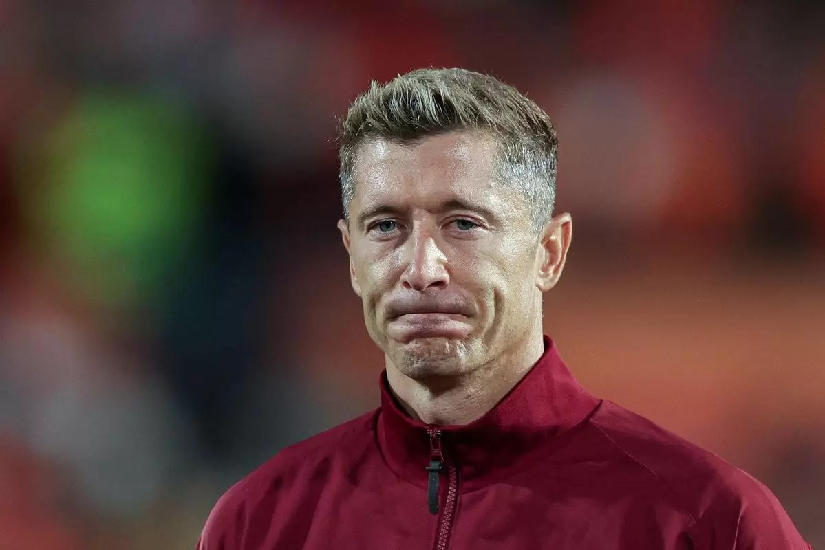 冬窗加盟米兰?罗马诺:莱万不会在1月离开巴萨 冬窗加盟米兰?罗马诺:莱万不会在1月离开巴萨