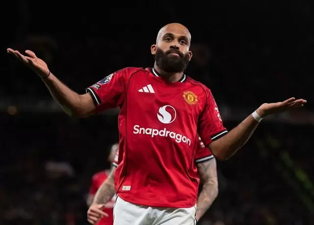 记者:曼联希望姆伯莫12月21日踢完维拉后再去参加非洲杯 记者:曼联希望姆伯莫12月21日踢完维拉后再去参加非洲杯