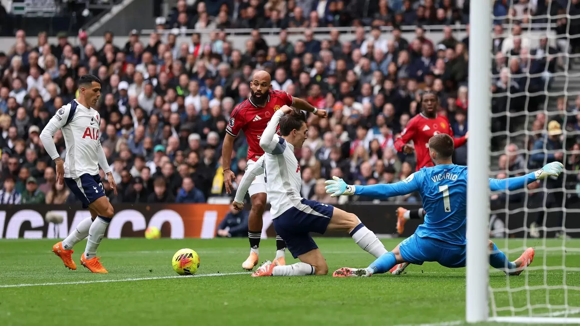 曼联客战热刺开场15分钟零射门,为本赛季英超首次 曼联客战热刺开场15分钟零射门,为本赛季英超首次