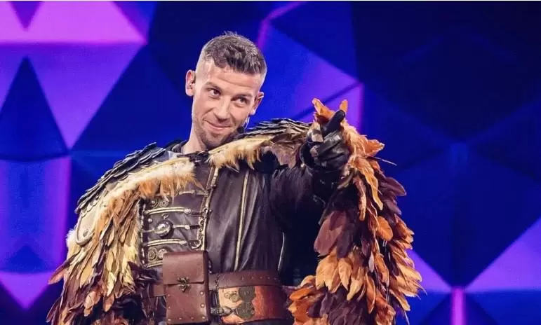 太阳报：阿尔德韦雷尔德参加蒙面歌手栏目，把自己扮成猫头鹰