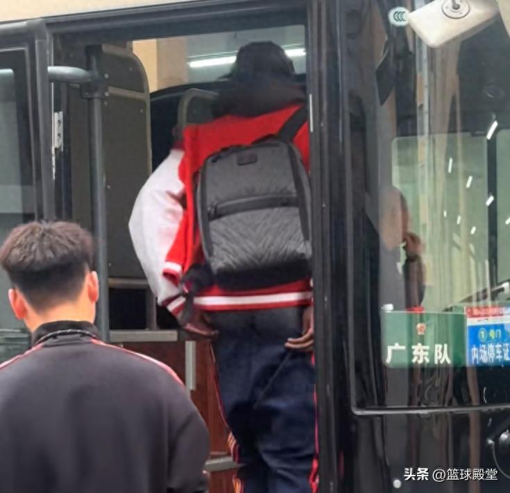 广东启程俱乐部杯！萨姆纳不提裤子，奎因帅气，杨溢也随队出征！