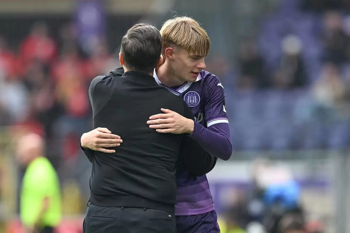 安德莱赫特主帅:孔帕尼足够敏锐,他想了解德卡特不需要问我 安德莱赫特主帅:孔帕尼足够敏锐,他想了解德卡特不需要问我