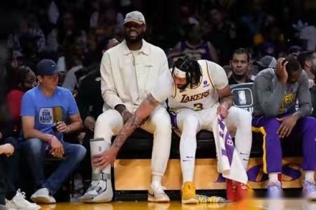 詹姆斯浓眉迎强力帮手