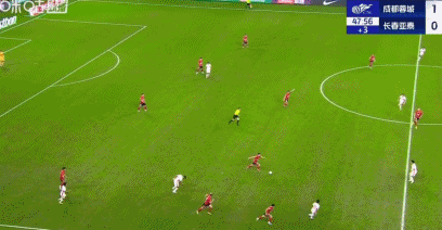 成都1-0亚泰继续领跑，韦世豪任意球制胜+伤退，王东升染红 (http://www.armanice.com/) 体育 第13张