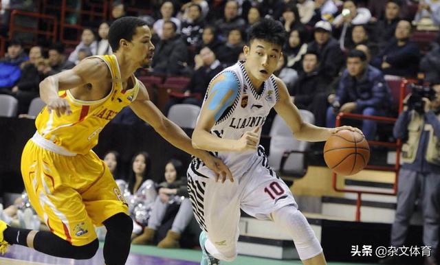 25岁天才被杨鸣激活！期待成为第二个朱芳雨，和女友逛街被拍