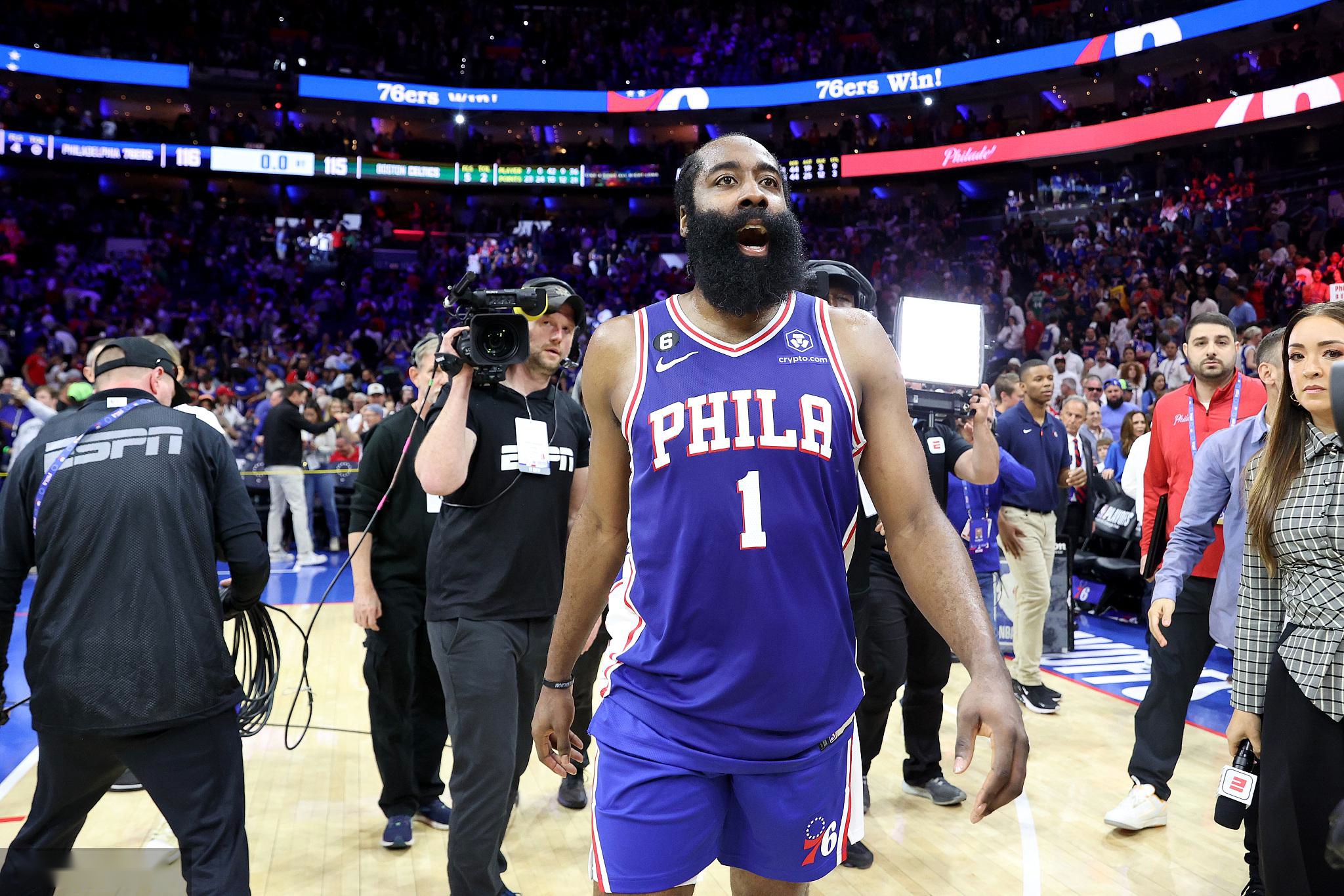 哈登攻防两端全面贡献影响战局