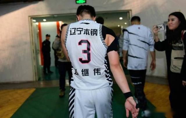经历困难留在辽宁男篮！是CBA少有的传统后卫，与女友好事将近