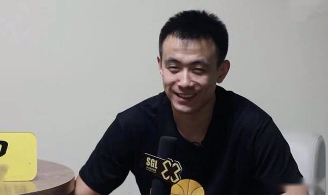 经历困难留在辽宁男篮！是CBA少有的传统后卫，与女友好事将近