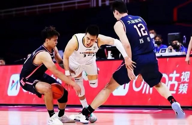 重罚苏伟！伸黑脚使坏赵继伟，与杨鸣激烈对骂，杜锋赛后只字不提