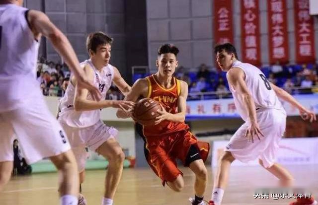 混血球员进CBA一队！在U19男篮展露天赋，继承父母颜值