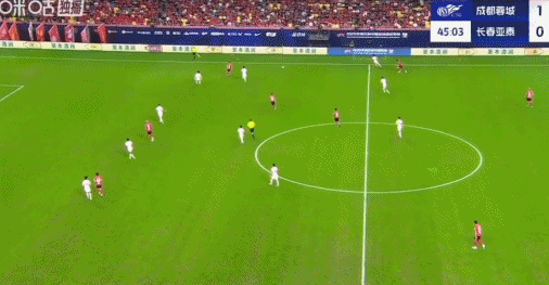 成都1-0亚泰继续领跑，韦世豪任意球制胜+伤退，王东升染红 (http://www.armanice.com/) 体育 第14张