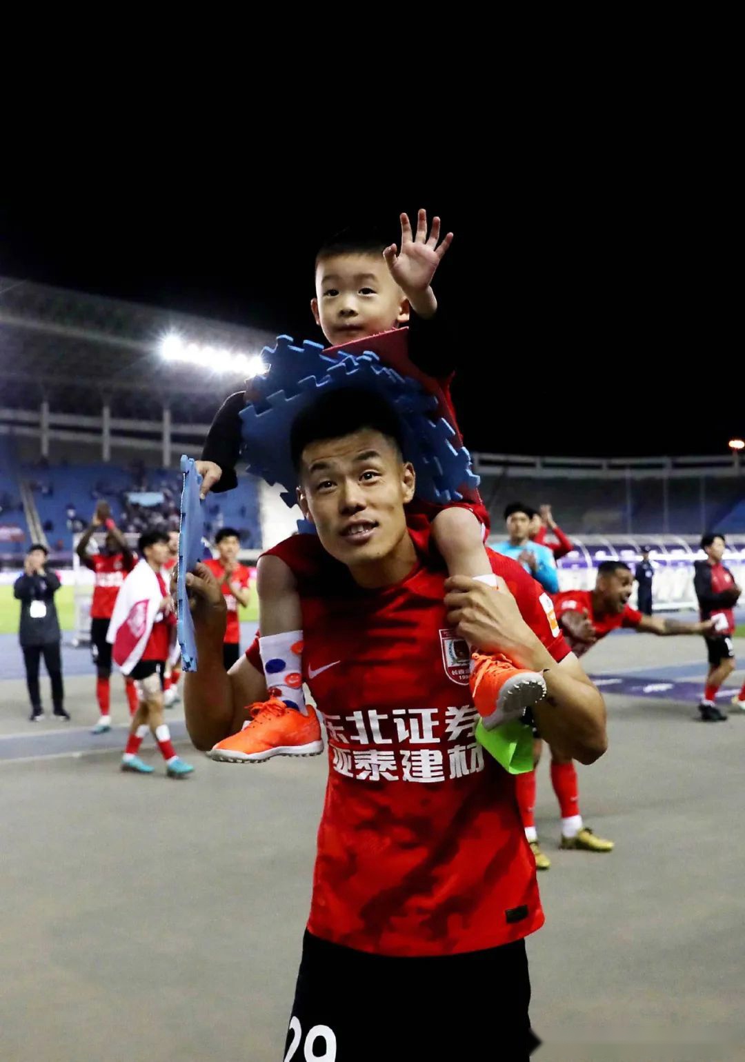 谭龙：只要我们站得住，亚泰这面旗帜就不会倒 (http://www.armanice.com/) 体育 第10张