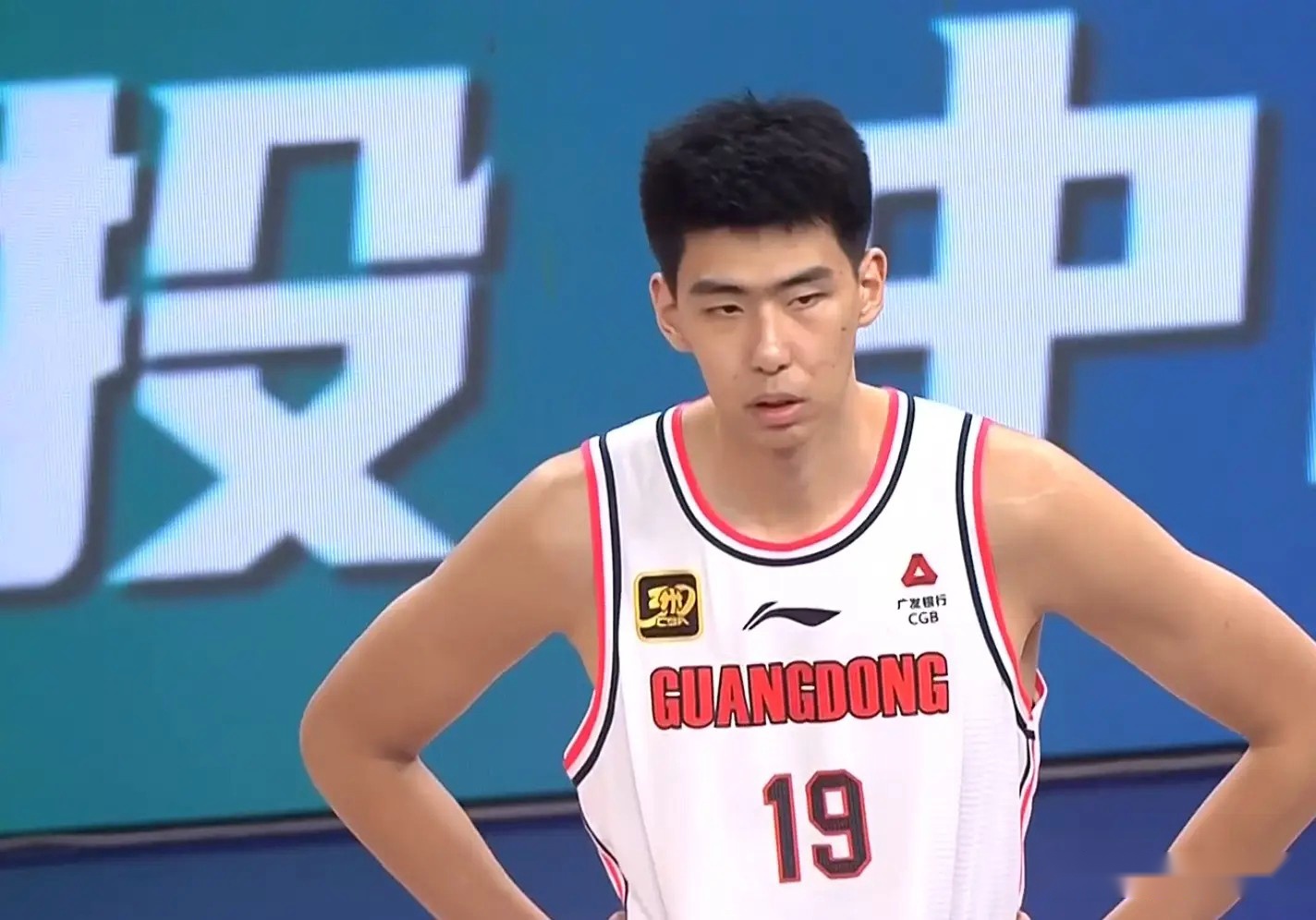 杀疯了！崔永熙焦泊乔入广东！广州得徐昕+陈国豪+2将+现金！ (http://www.tiidu.cn/) 娱乐 第2张