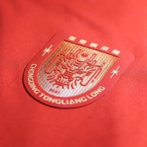 铜梁龙官方：下赛季球衣为主红客白，欢迎球迷投票27赛季球衣