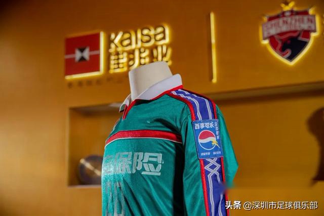衣往情深①：新生深足的烈火红心，从那件拉风的进口球衣说起